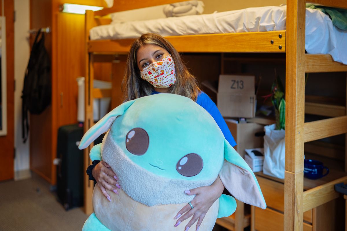 Emelin Vivar moves into Sproul Hall