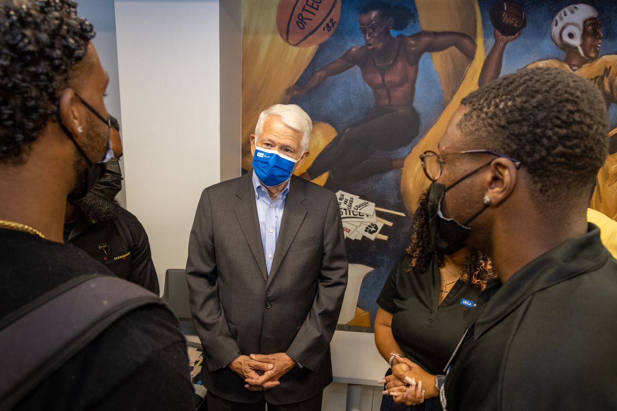 Black Bruin Resource Center students and Chancellor Gene Block