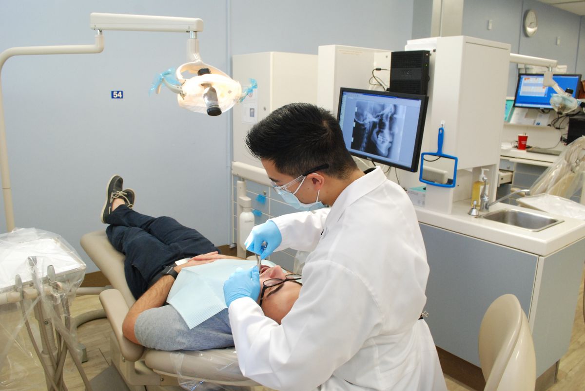 photo-ucla-dental-students-ucla