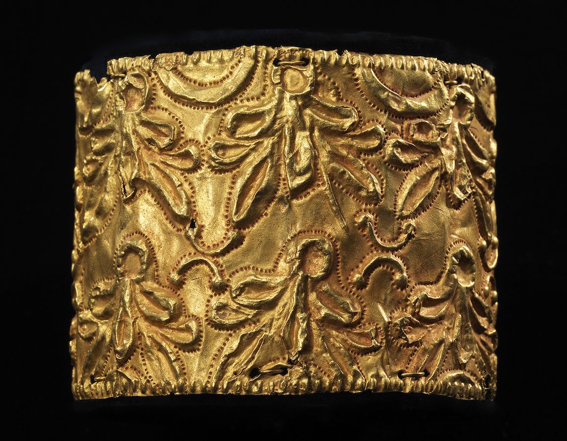 Royal stool ornament