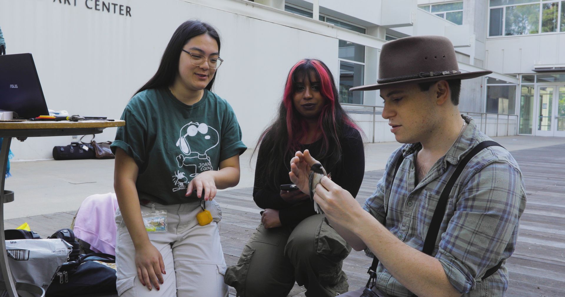 students with juncos
