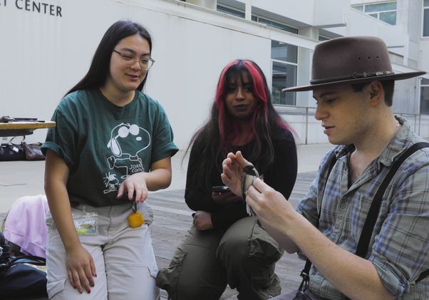 students with juncos