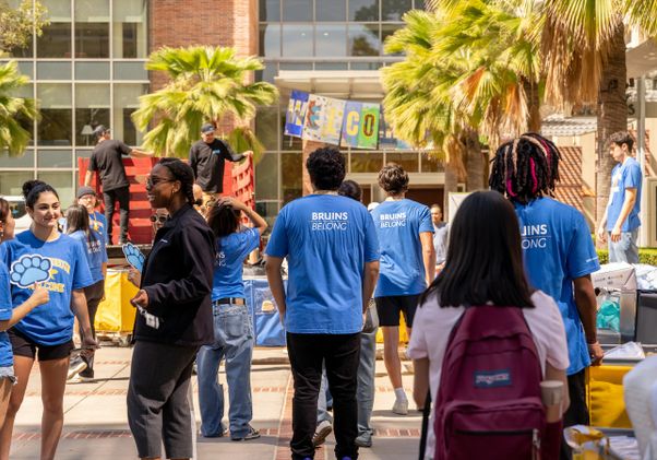 Move-in: Students and volunteers gathered outside residence halls