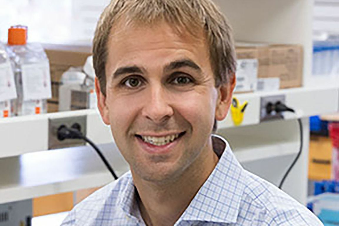 Michael Lawson receives Maximizing Investigators’ Research Award