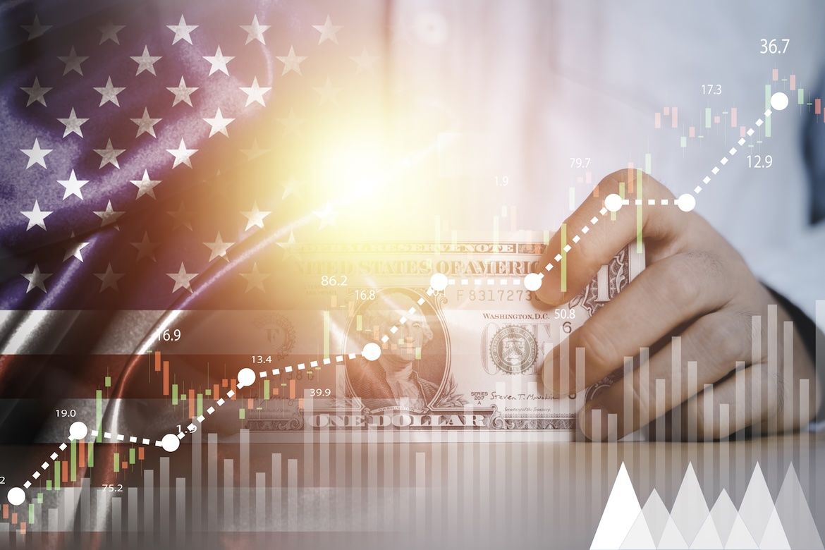 الدولار يقترب من أعلى مستوياته في 18 شهرًا