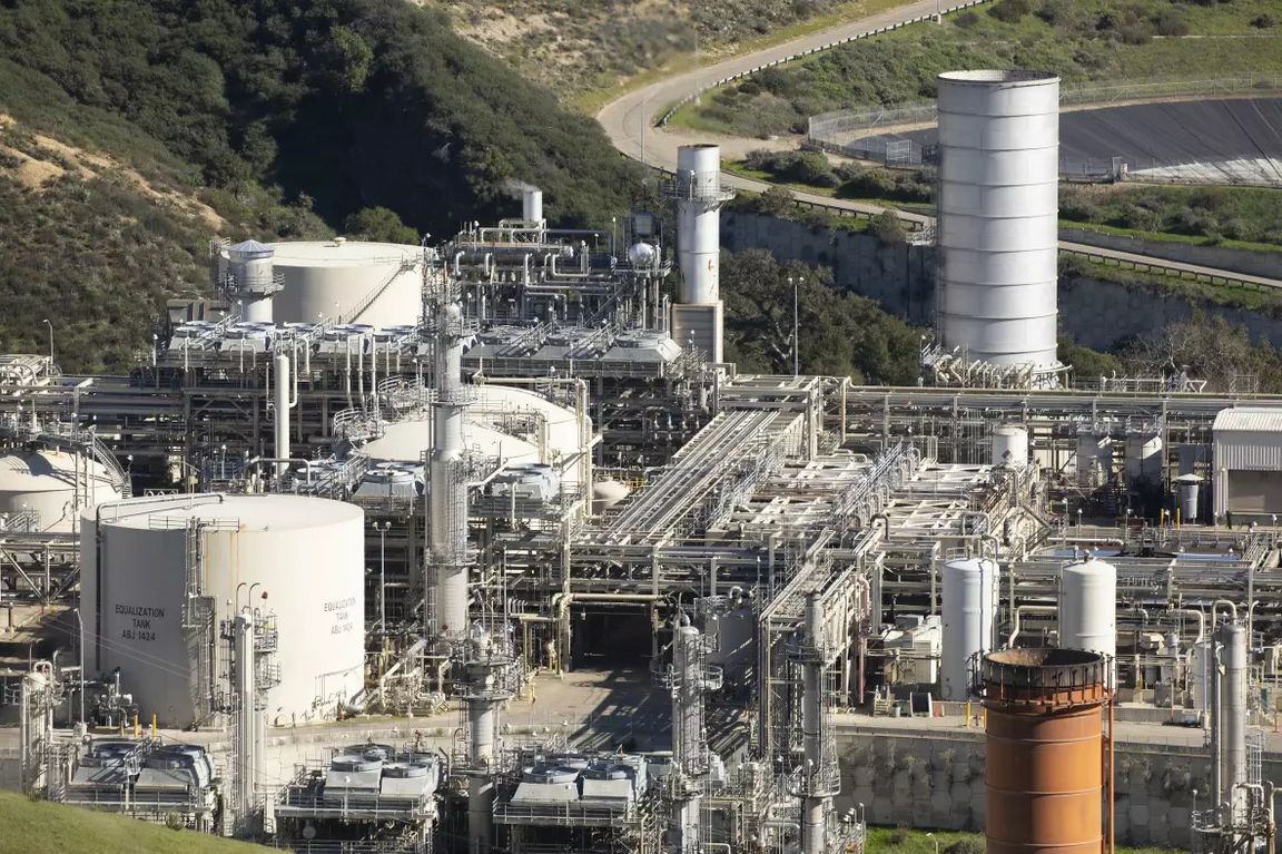 An executive order to restart oil pipelines might not bypass state law after all — and more media coverage of UCLA