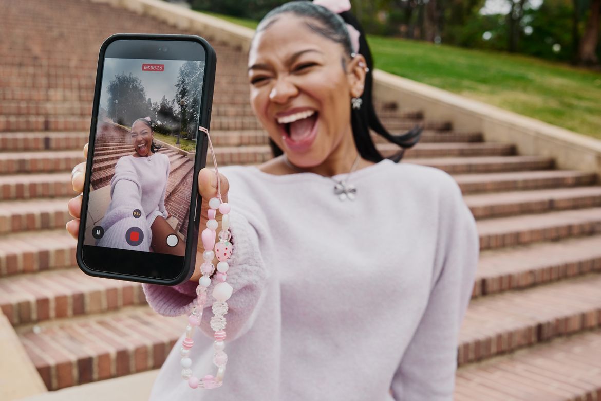 Photo | Student fashion influencer Azaila Jules taking a fun selfie ...