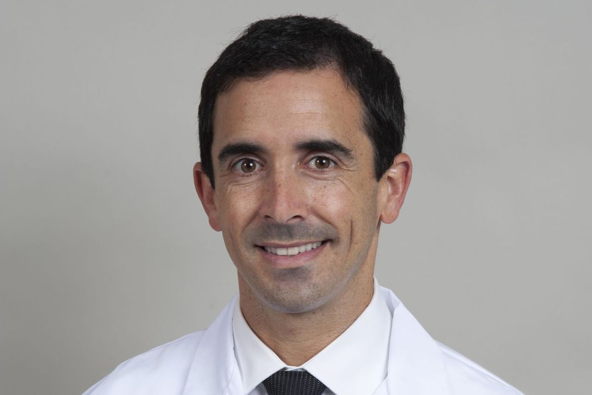 Head-and-shoulders photo of Jonathan Bergman in white coat and dark tie.