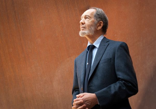 Professor Jared Diamond on campus in 2013 at the Richard Serra sculpture “T.E.U.C.L.A.”