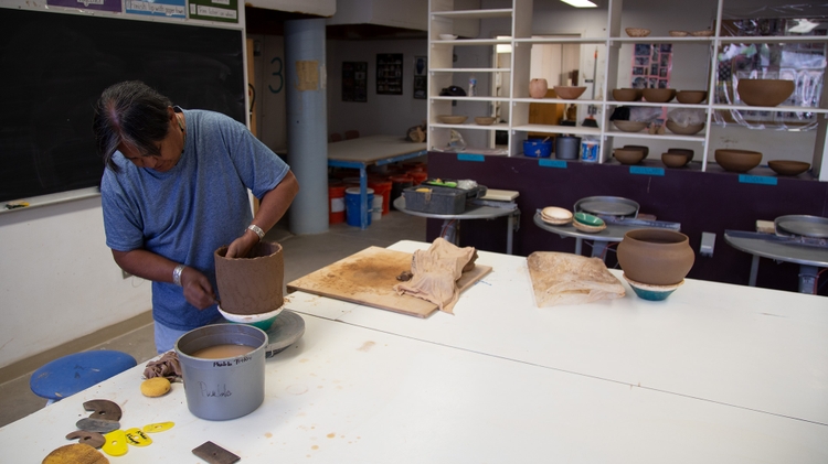 Making Pueblo pottery