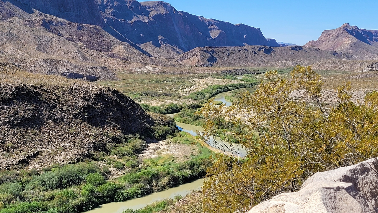 Unm Visiting Scholar Follows Stories On The Rio Grande Unm Newsroom