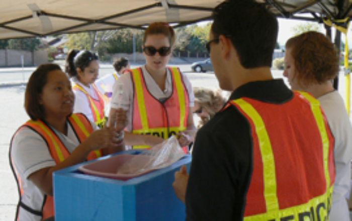 UNM Drive-thru flu shot clinic
