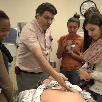 UNM Health Sciences showcases careers to students UNM Health Sciences showcases careers to students