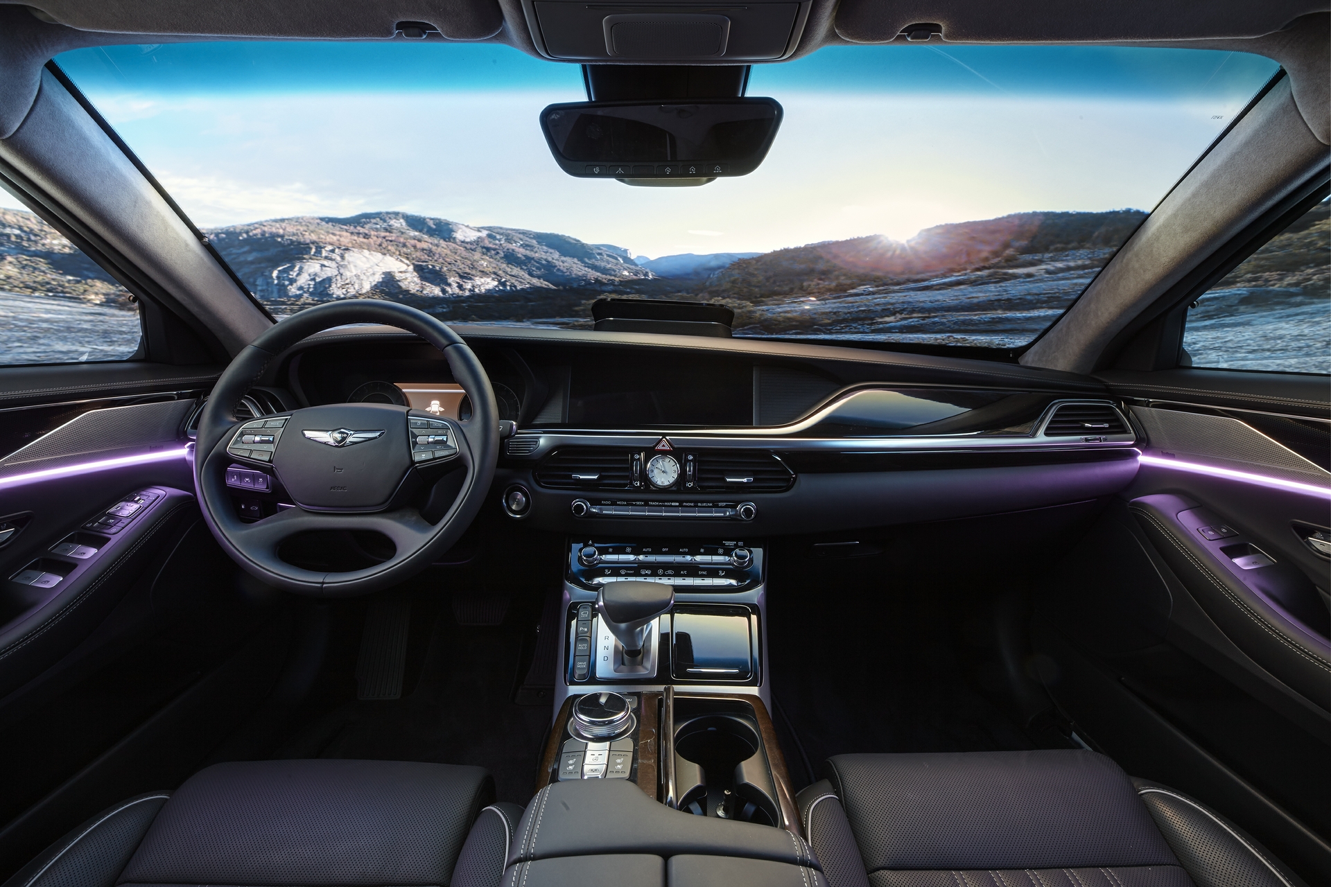 SUMMIT Next_INTERIOR_DASH_WITH_PROJECTION