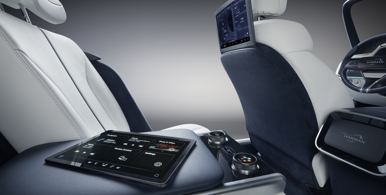Say Hello to Premium Communications: A Must-Have Automotive Solution for the Voice-Enabled Era