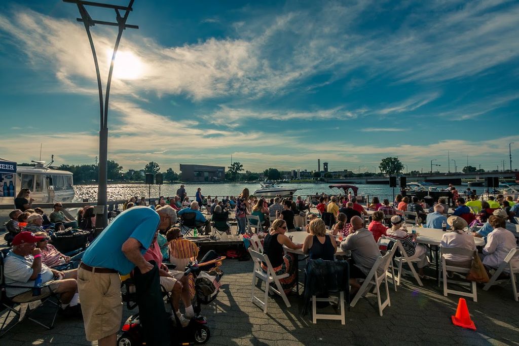 Associated Bank’s Friday’s on the Fox returns to downtown Green Bay