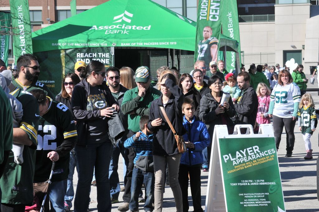 GREEN BAY PACKERS Community invited to ‘Associated Bank Community Day