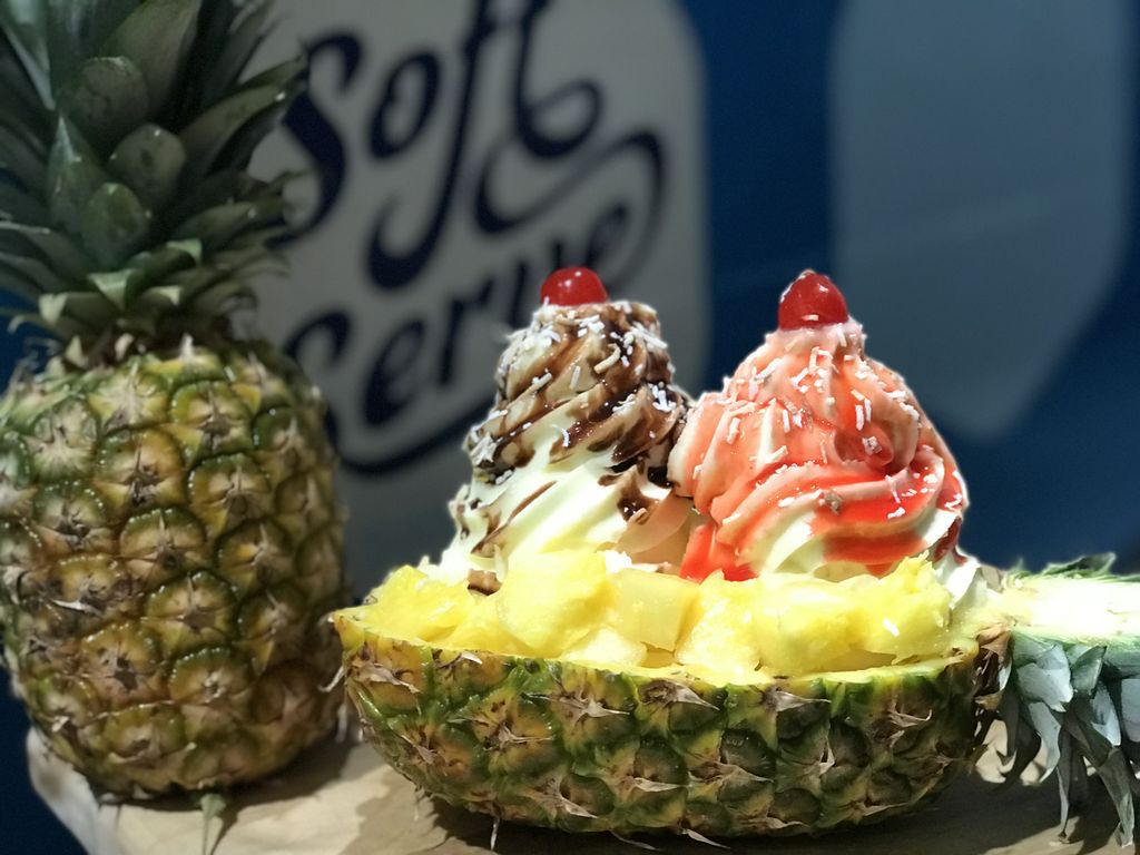 PINEAPPLE BOAT