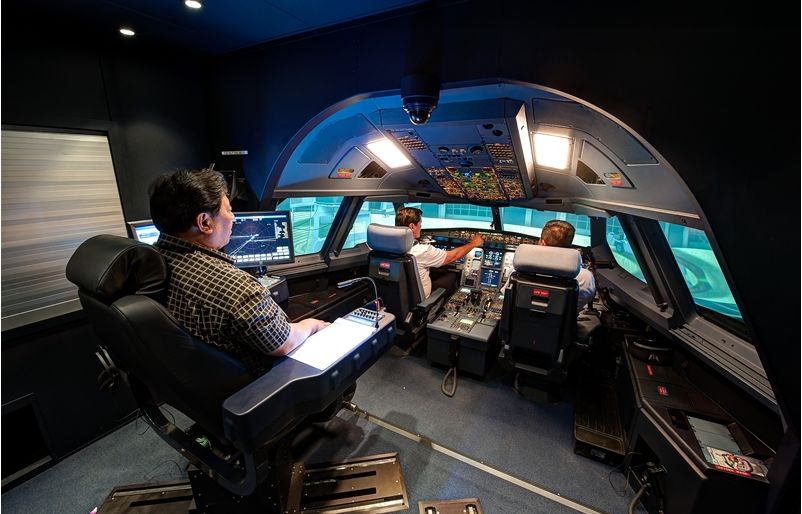 Hawaiian Airlines pilots training in the company's state-of-the-art Airbus A330 simulator in Honolulu. A330 Simulator Hawaiian_159