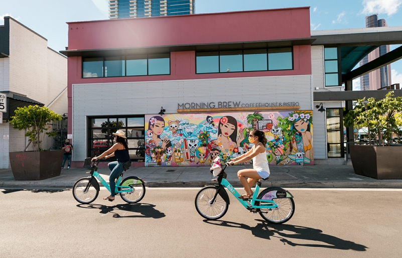 Renting and riding bikes is the best way to experience neighborhoods like Kakaʻako. Don't forget to wear your mask. hawaiianairlines-web-preview-285