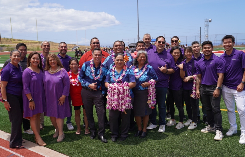 Hawaiian Airlines employees from Maui and Oʻahu who helped plan the surprise gathered and celebrated alongside the new Lahainaluna High graduates. HAL02182
