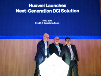 From left to right: Reindert Hommes, CEO of the Netherlands' Tallgrass , Lothar Frischholz, CTO of German Access, Chen Wenbo, Vice President of Huawei Enterprise Transmission Network Product Line