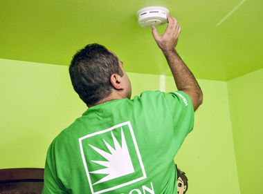 Edison Volunteers Help Install Smoke Detectors in El Monte Homes