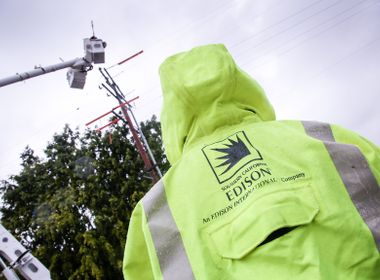 PHOTO GALLERY: SCE Crews Mobilize as First El Niño Storms Arrive