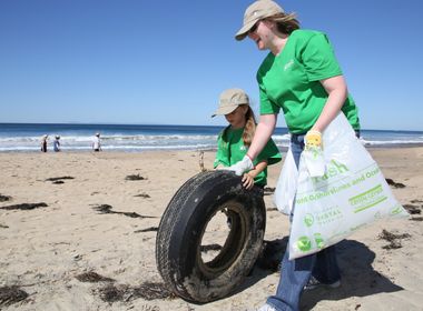 Volunteers Spruce Up Parks for Earth Day 