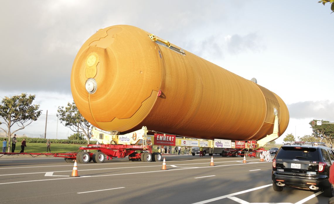 Space Shuttle Fuel Tank ET94 Arrives at Its New Home Inside Edison