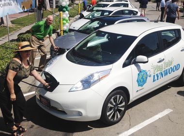 SCE, Lynwood Celebrate Earth Day by Plugging In
