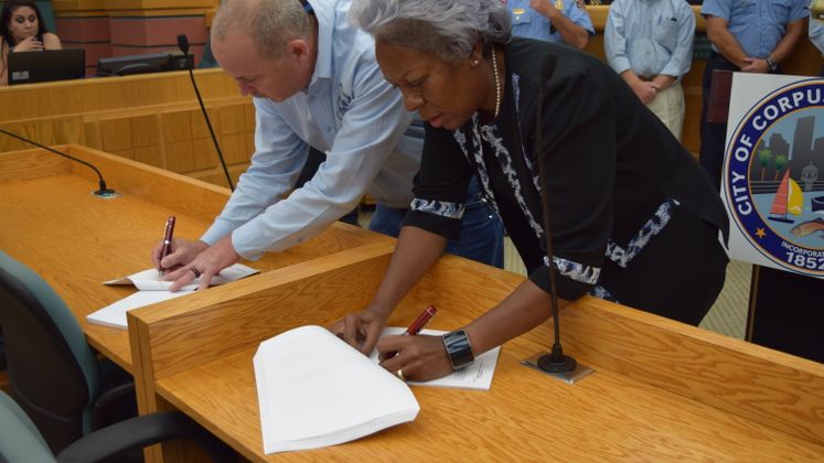 Contract Agreement Between City of Corpus Christi and Professional Firefighters Association Local #936