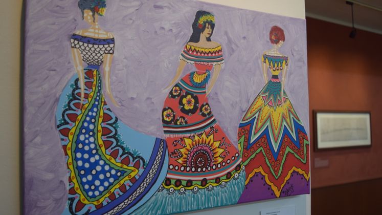 Chicas Bonitas Exhibit at La Retama Library