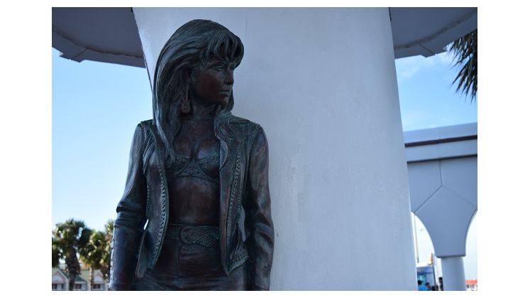 Selena Statue