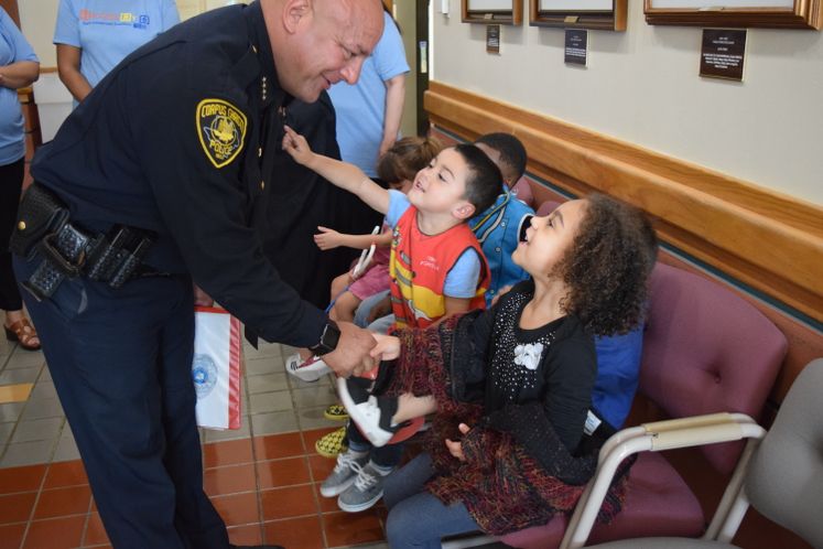 CCPD Chief M. Markle Meets with Kids 