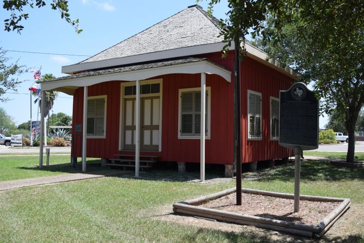 Nuecestown Schoolhouse