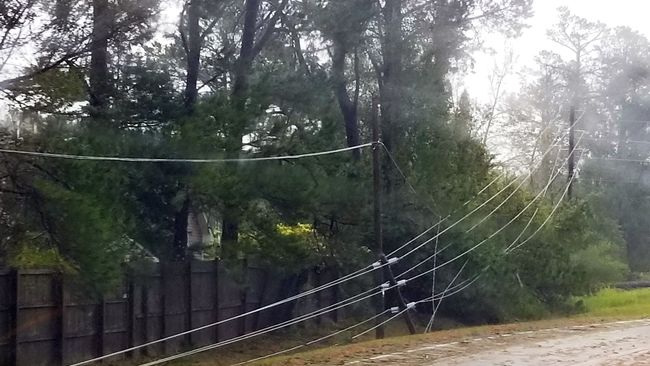 Duke Energy restablece la energía de más de 637,000 clientes de entre más de 1.1 millones de apagones en las Carolinas