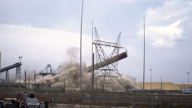 Crystal River Stacks Implosion04