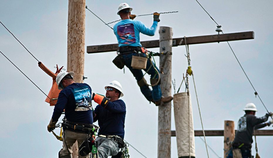 Linemen climb to the top of the world at rodeo Duke Energy illumination