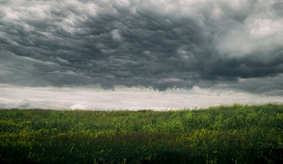 What to do to stay safe in a thunderstorm