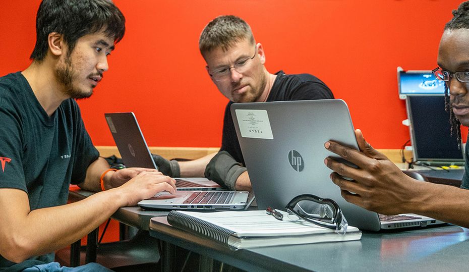 2018-08-22-tesla-HER0-COMPUTER 2018-08-22-tesla-HER0-COMPUTER