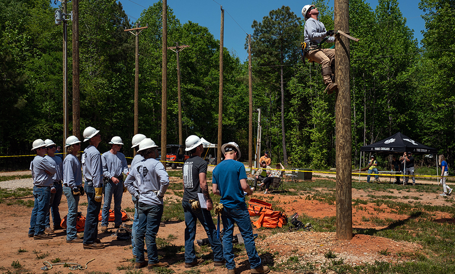 At the rodeo, students participated in some of the same events as professional lineworkrs, including speed climb, insulator change out, hurt man challenge. 2022-0510-alumni-33