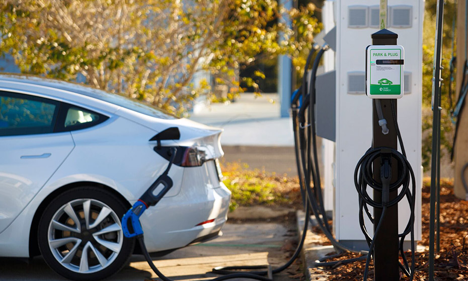 Need help buying an EV? Here's how to navigate the tax credits Duke