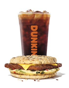 9114712_DD_PowerBreakfastSW_EnergyColdBrew_lifestyle_03_RGB
