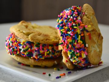 Top 5 Warm Cookie Ice Cream Sandwiches to Celebrate National Ice Cream Sandwich Day Top 5 Warm Cookie Ice Cream Sandwiches to Celebrate National Ice Cream Sandwich Day