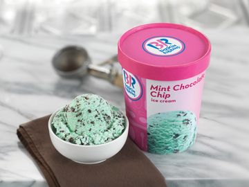 Baskin Robbins Brews Up A New Flavor Of The Month Oreo N Cold Brew Baskin Robbins