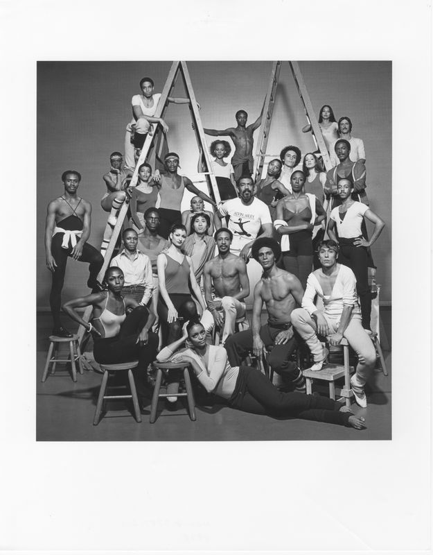 Alvin Ailey with the Company in 1978. Photo by Jack Mitchell. (©) Alvin Ailey Dance Foundation, Inc. and Smithsonian Institution