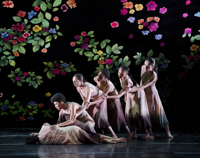 Alvin Ailey American Dance Theater in Jamar Roberts' Ode