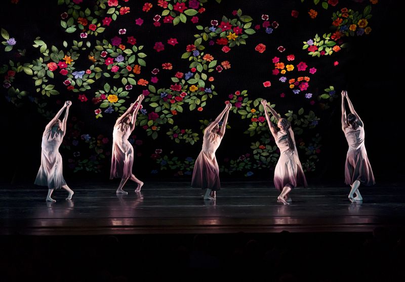 Alvin Ailey American Dance Theater in Jamar Roberts' Ode