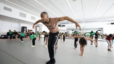 Amos Machanic leads Ailey Classics at Ailey Experience in DC 2020. Photo by Jonathan Hsu